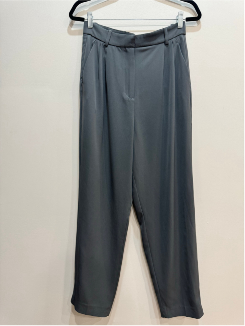 H&M Grey High Waisted Front Pleated Trousers Barrel Leg Drape Dress Pants Size 6